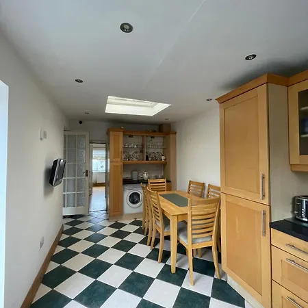 Superb Double Near Airport - 3 Гостевой дом