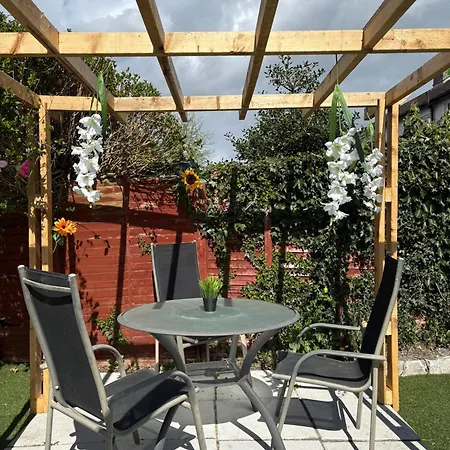 Superb Double Near Airport - 3 Guest house