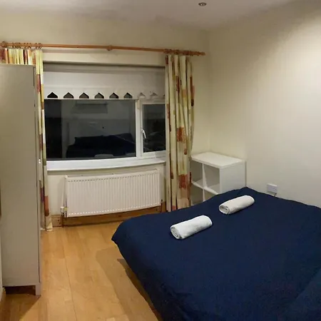 Superb Double Near Airport - 3 Dublin