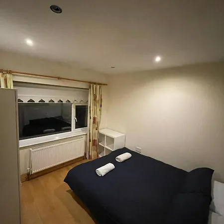 Superb Double Near Airport - 3 Guest house *