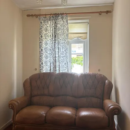 Гостевой дом Superb Double Near Airport - 3