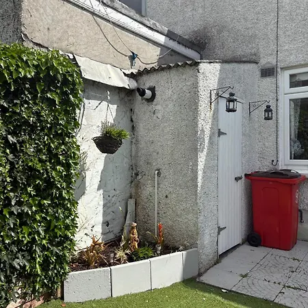 Superb Double Near Airport - 3 * Дублин