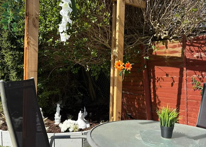 Superb Double Near Airport - 3 Affittacamere