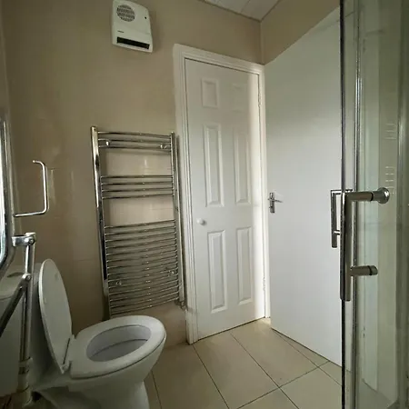 Superb Double Near Airport - 3 * Dublino