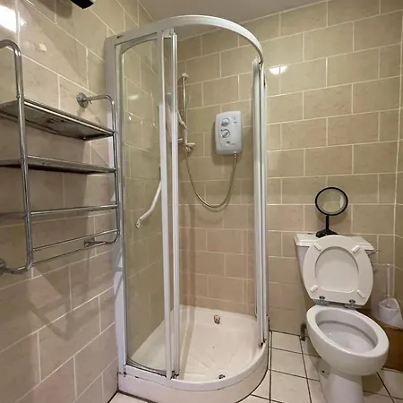 بيت ضيافة Superb Double Near Airport - 3 *