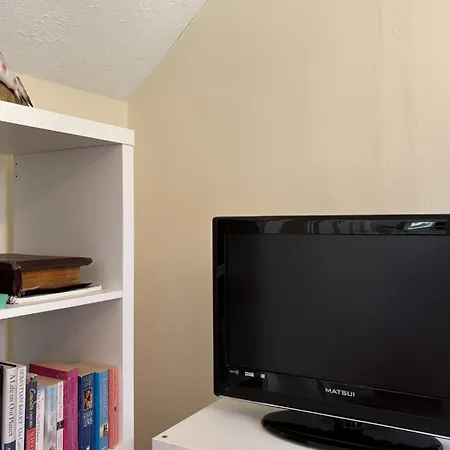 بيت ضيافة Superb Double Near Airport - 3 *