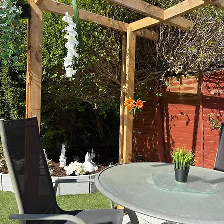 Superb Double Near Airport - 3 Konukevi