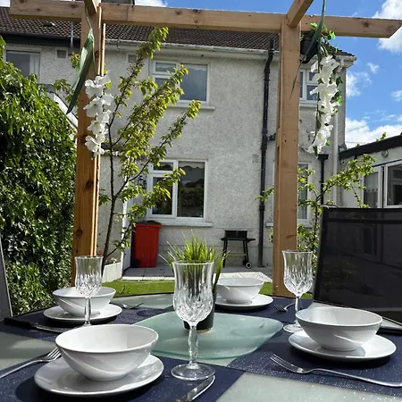 Superb Double Near Airport - 3 بيت ضيافة