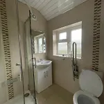 Superb Double Near Airport - 3 Maison d'hôtes *