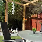 Superb Double Near Airport - 3 Maison d'hôtes