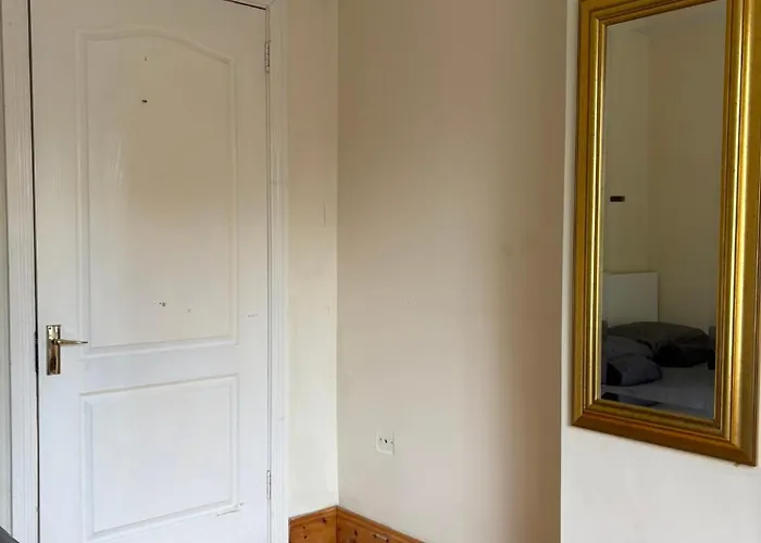 Superb Double Near Airport - 3 *